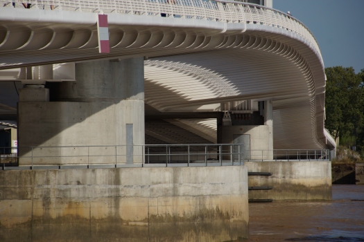 Jacques Chaban-Delmas Bridge
