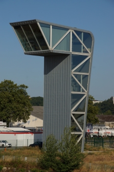 Control Tower for Jacques Chaban-Delmas Bridge 