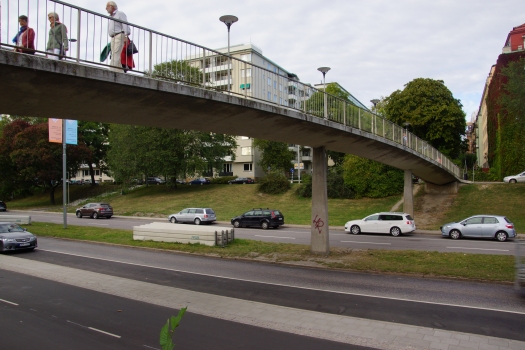 Footbridge across Rålambshovsleden