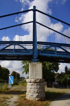 Schulweg Footbridge