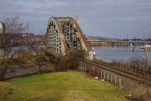 Eisenbahnbrücke zur Monsin-Insel