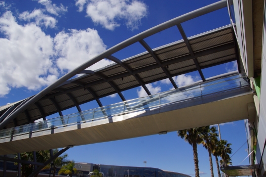 Verbindungsbrücke am Flughafen Valencia 