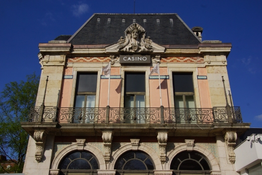 Casino et la Salle des Fêtes de Besançon-les-Bains