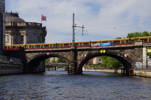 Pont ferroviaire sur la Spree (Bodemuseum)