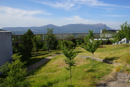 Universität Vigo - Verbindungsbrücke zur Bibliothek