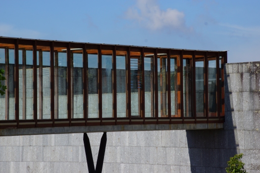 Universität Vigo - Verbindungsbrücke zur Bibliothek 