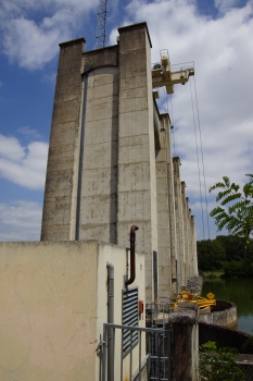 Rivières Dam