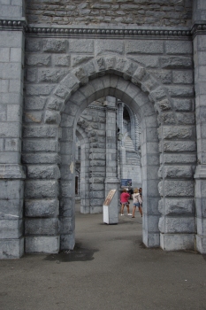 Arkaden am Heiligtum von Lourdes 