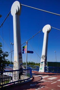 Parque de la Cuña Footbridge (M-40)