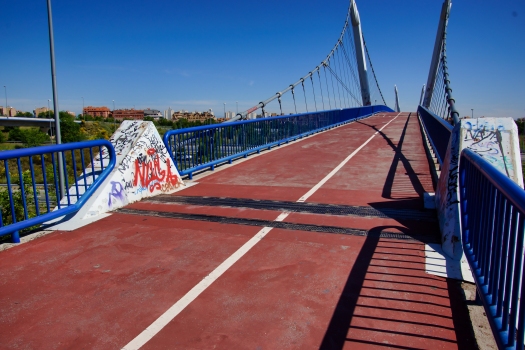 Geh- und Radwegbrücke über die R-3 zum Parque de la Cuña