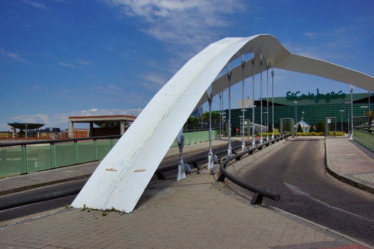 Pont en arc du centre commercial de Sanchinarro