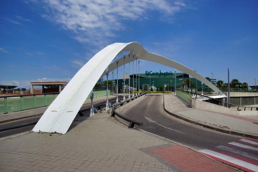 Bogenbrücke zum Einkaufszentrum Sanchinarro