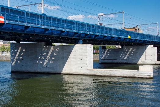 Val-Benoît-Eisenbahnbrücke