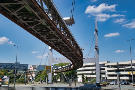 Superstructure du monorail suspendu d'Alter Markt