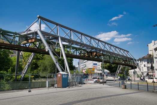 Superstructure de monorail suspendu de la Bembergstrasse