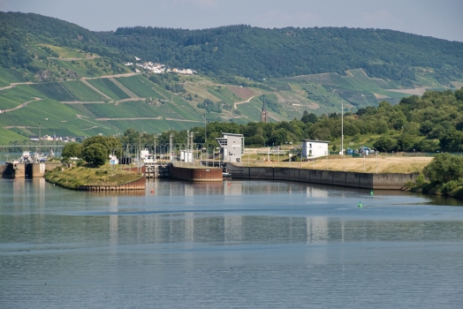 Zeltingen-Rachtig Dam and Lock