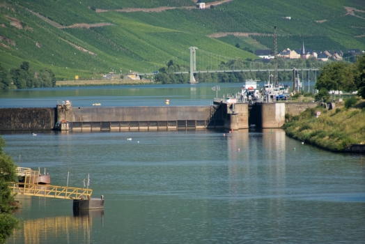 Zeltingen-Rachtig Dam and Lock 