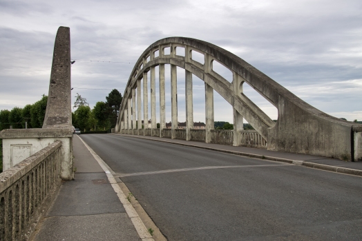 Noyon Station Bridge 