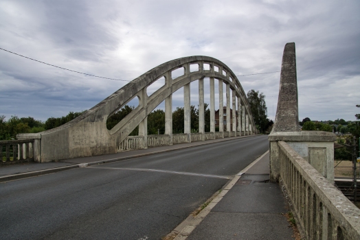 Brücke am Bahnhof von Noyon