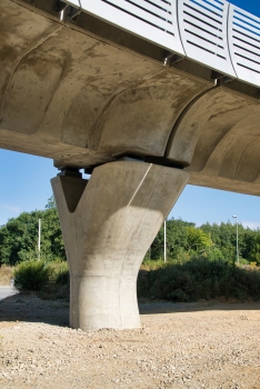Hochbahnbrücke der Linie B der Metro von Rennes