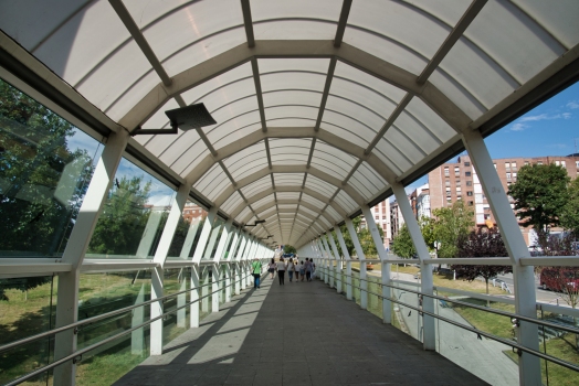 Zugangsbauwerk zur Metrostation Astrabudua 