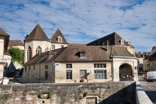 Lycée Charles-Nodier