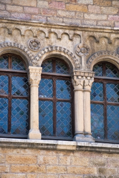 Romanesque house (25 rue de la République)