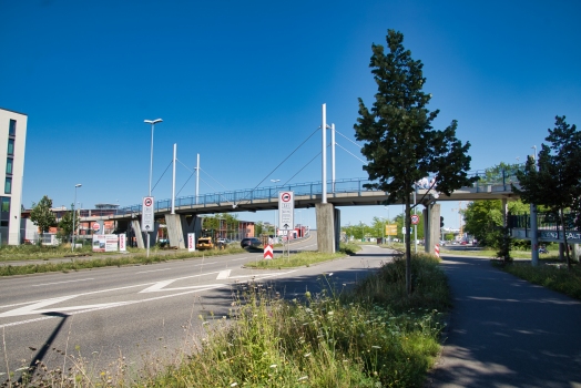 Geh- und Radwegbrücke über die B33 