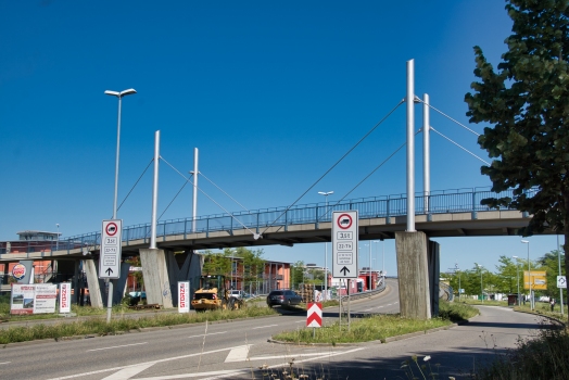 Geh- und Radwegbrücke über die B33