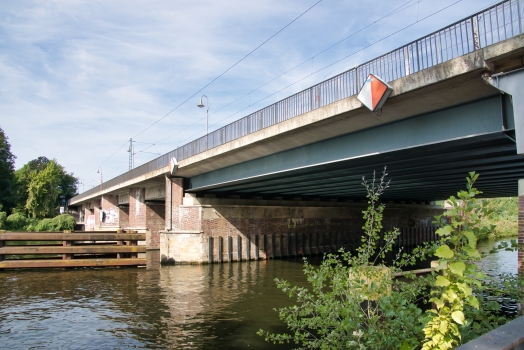 Eisenbahnbrücke am Bahnhof Jungfernheide
