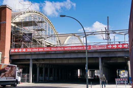 Strasse der Pariser Kommune Rail Overpasses