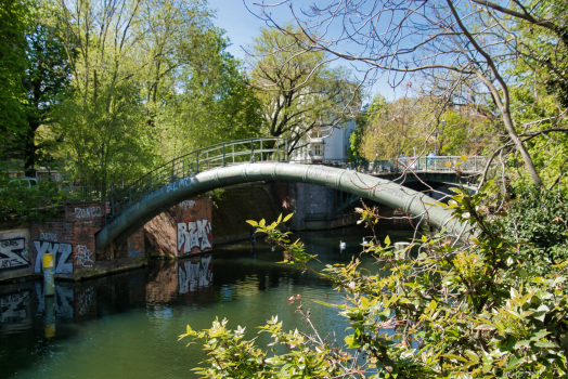 Rohrbrücke über den Landwehrkanal 