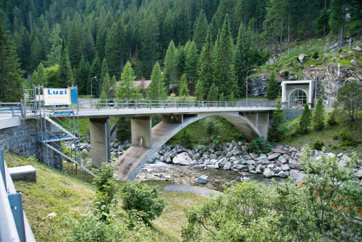 Zugangsbrücke zum Kraftwerk Ferrera