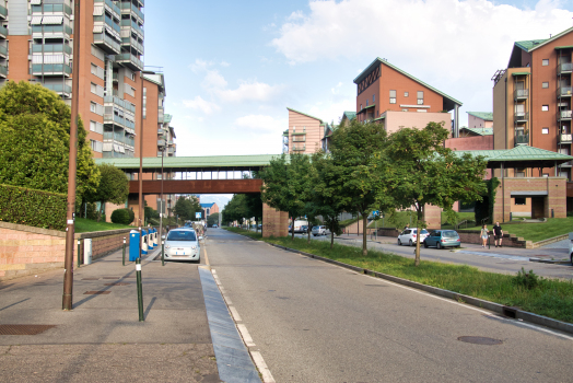 Fußgängerbrücke über den Corso Ottone Rosal
