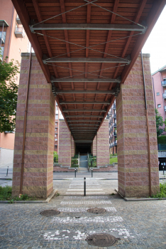 Fußgängerbrücke über den Corso Enrico Gamba (Ost)