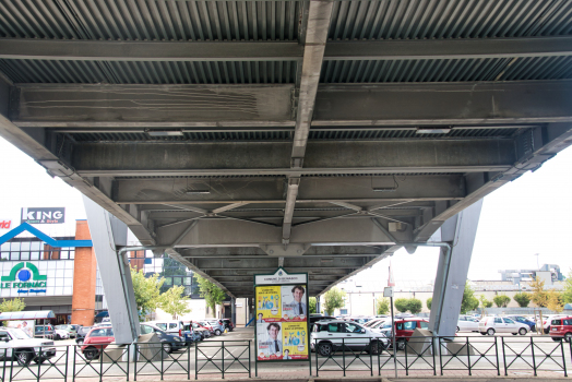 Verbindungsbrücke am Einkaufszentrum Le Fornaci Mega Shopping 