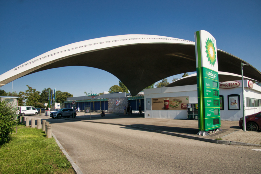 Tankstelle der Autobahnraststätte Deitingen