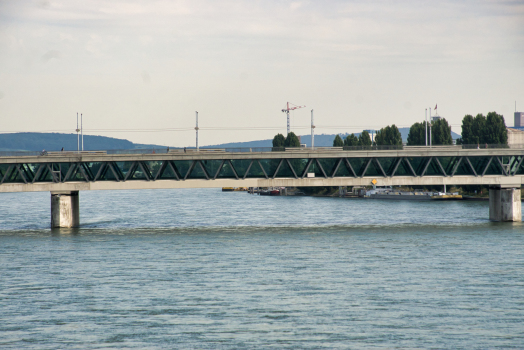 Dreirosenbrücke