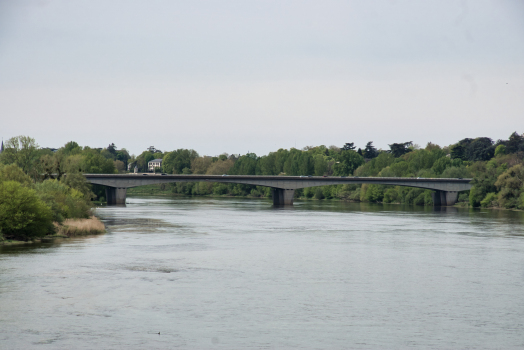 Pont de l'autoroute A 71 sur la Loire