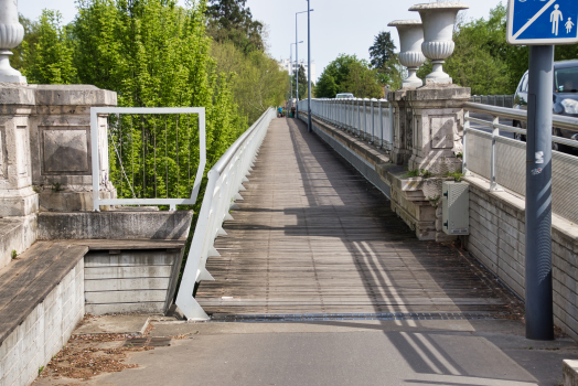 Geh- und Radwegbrücke Olivet