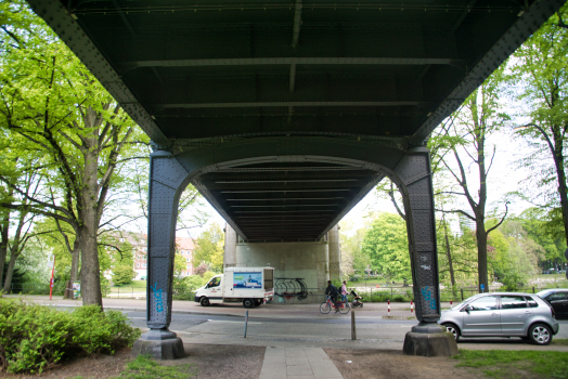 Pont-métro Uhlandstrasse / Eilenau 