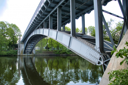 Hochbahnbrücke Kuhmühlenteich