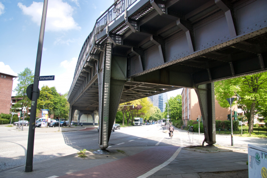 Pont-métro sur la Schürbeker Strasse