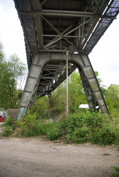 Hellbrookstrasse / Rübenkamp Metro Bridge