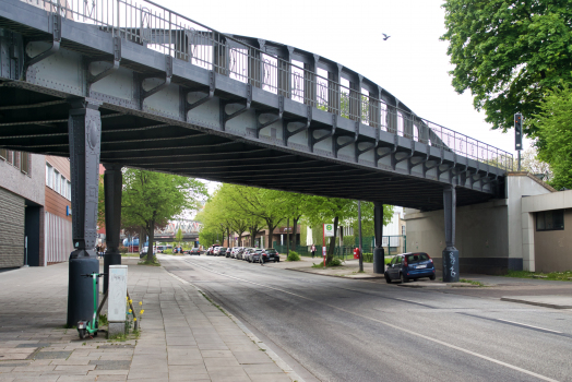 Pont-métro sur la Fuhlsbüttler Strasse VII 