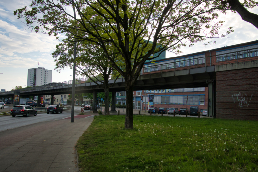 Hochbahnbrücke Barmfelder Markt 