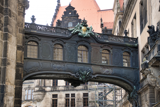 Verbindungsbrücke Hofkirche - Schloss