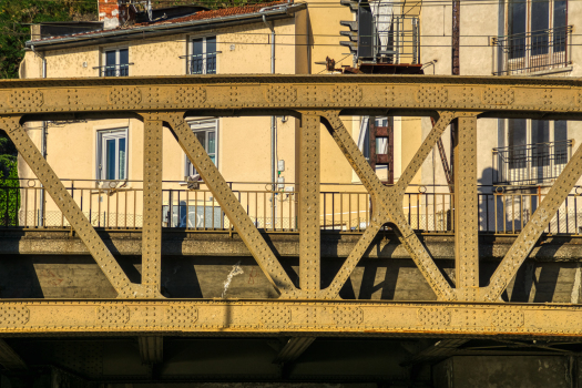 Pont ferroviaire sur la rue Francisque-Bonnier