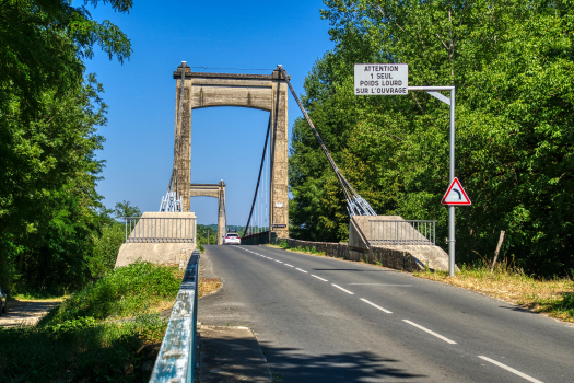 Carennac Suspension Bridge