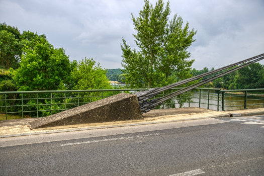 Loirebrücke Gennes